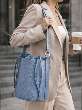 Divina Firenze Italian Leather Croc Embossed Bucket Bag Blue Gold Hardware NWT